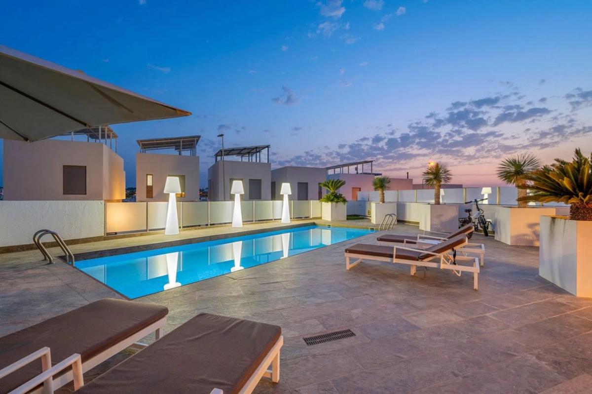 Продажа отдельного шале в  Avenida de las Brisas, 8, Ориуэла photo 3