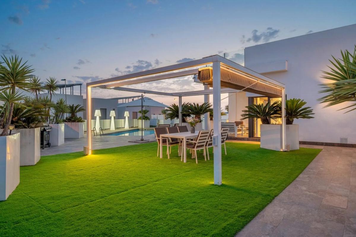 Продажа отдельного шале в  Avenida de las Brisas, 8, Ориуэла photo 5