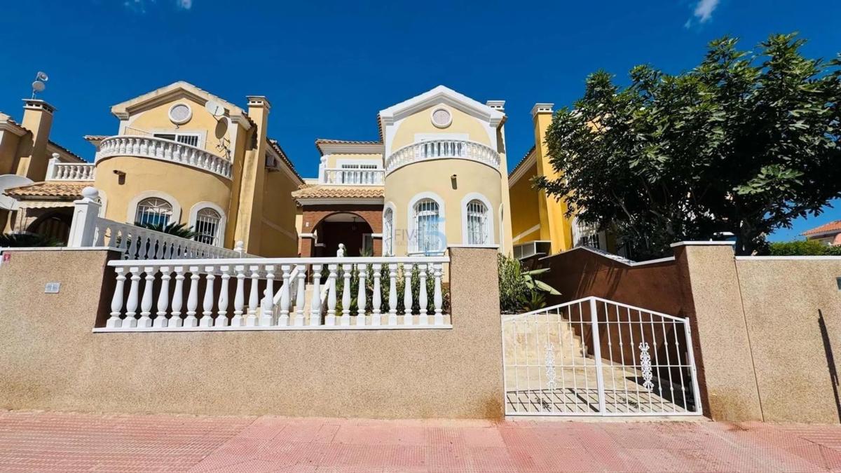 Sale of independent chalet in Barrio Villamartín-Las Filipinas, Orihuela
photo 1