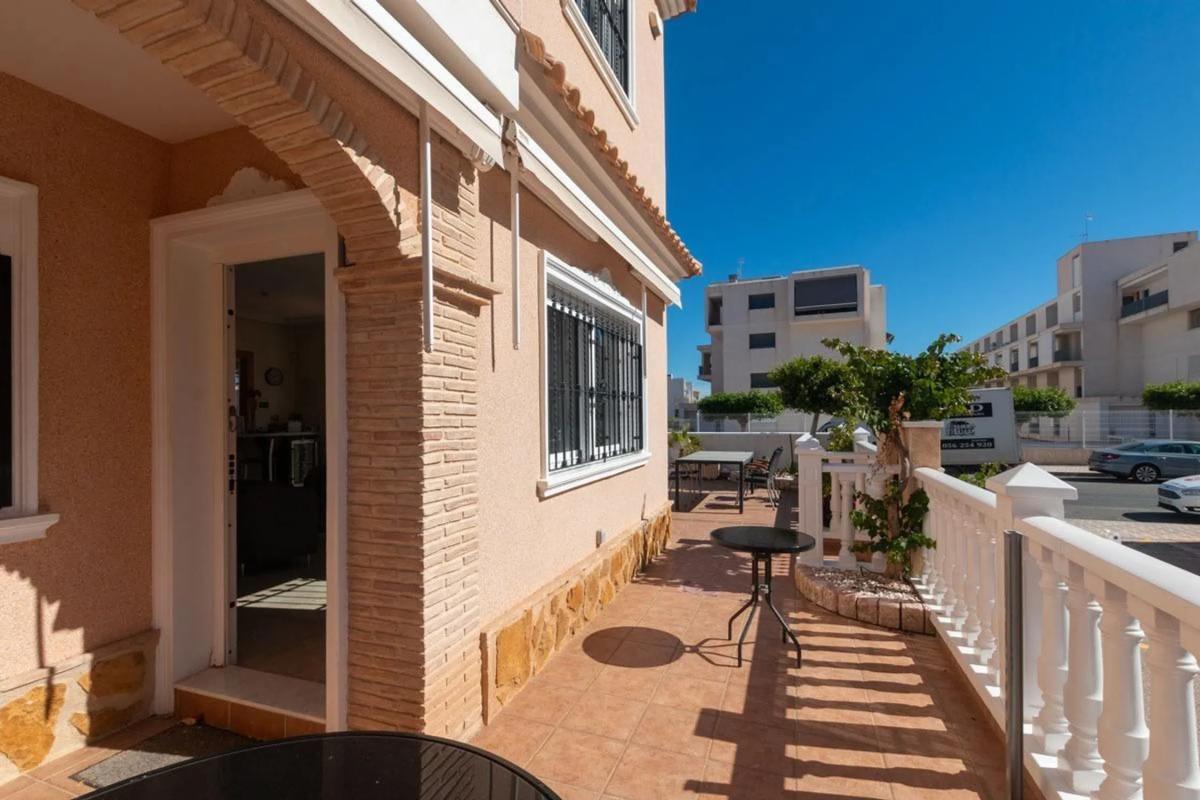 Venta de chalet adosado en Calle Clavo, 19 , Orihuela photo 2