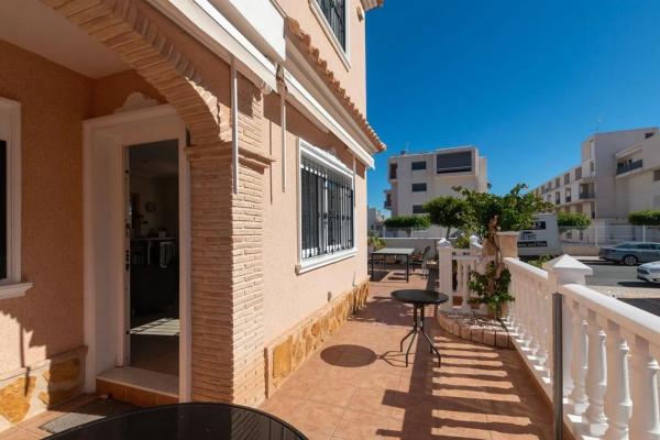 Chalet adosado en venta en  Calle Clavo, 19 , Orihuela photo 2
