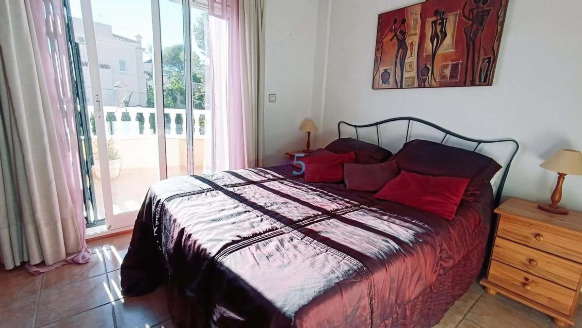 Sale of independent chalet in Barrio Villamartín-Las Filipinas, Orihuela
photo 1