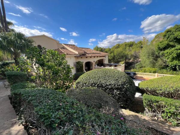Independent chalet for sale in Calle la Camelia, Altea
photo 1