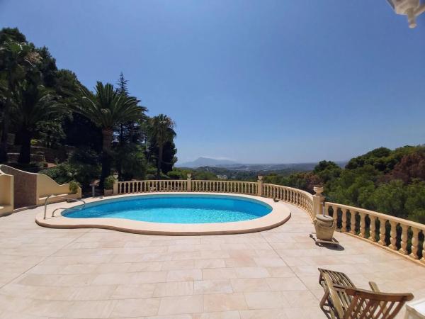 Independent chalet for sale in Calle la Rosella, Altea
photo 1