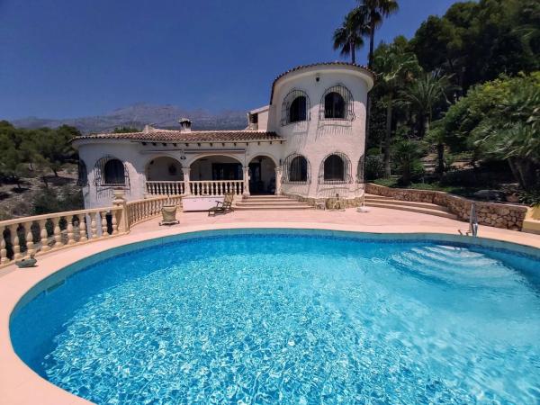 Independent chalet for sale in Calle la Rosella, Altea
thumbnail 1