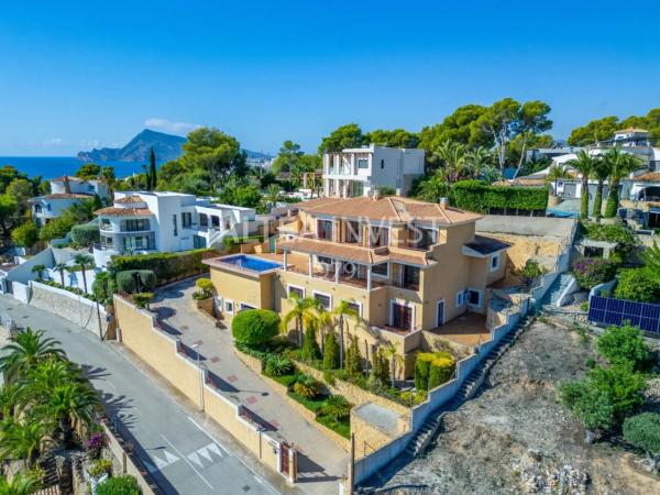 Chalet wolnostojący na sprzedaż w Partida la Olla, 55, Altea photo 1