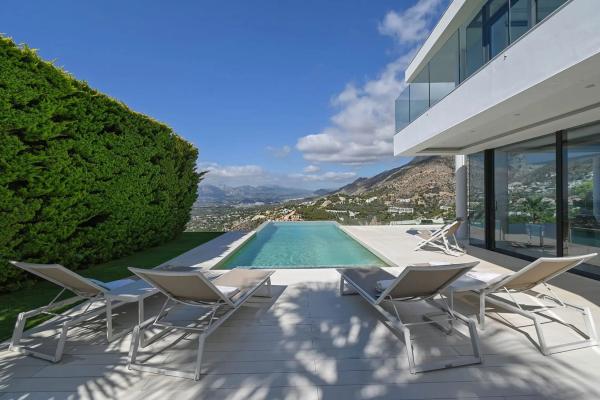 Частный шале на продаже в  Altea Hills, Алтея photo 1