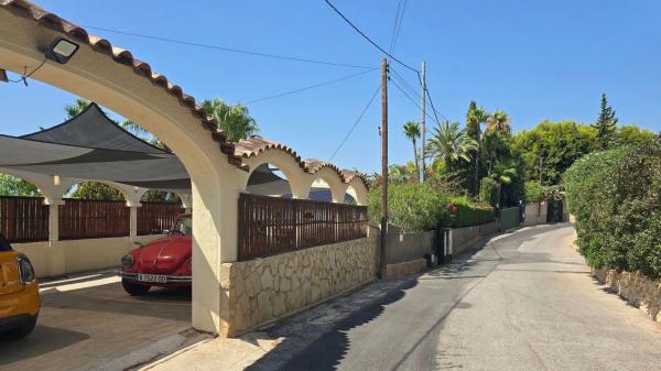 Частный шале на продаже в  Zona de Mascarat, Алтея photo 3