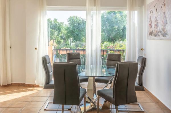 Chalet pareado en calle Dinamarca photo 1