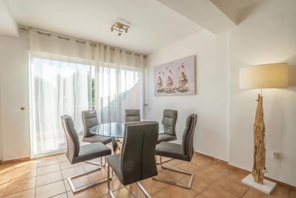 Chalet pareado en calle Dinamarca photo 2