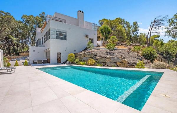 Частный шале на продаже в Las Brisas sa golf, 20, Алтея photo 1