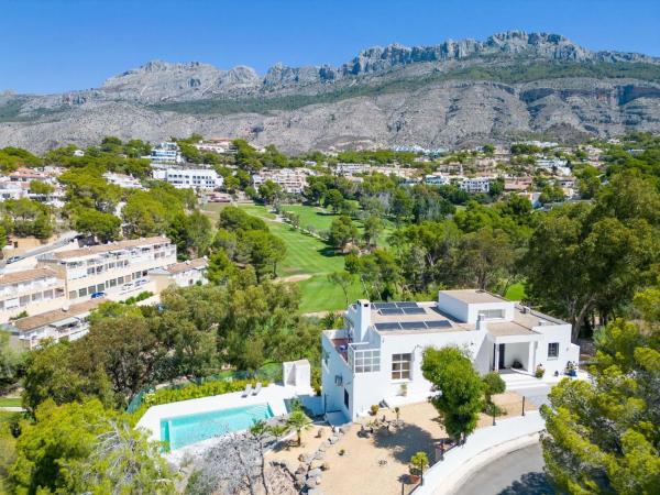 Частный шале на продаже в Las Brisas sa golf, 20, Алтея thumbnail 1