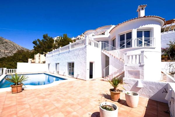 Independent chalet for sale in Zona de Mascarat, Altea
photo 1