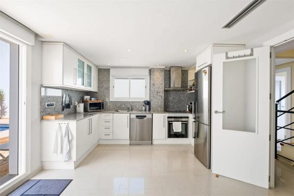 Четырехквартирный дом на продажу на  Calle Estribord , Алтея photo 4