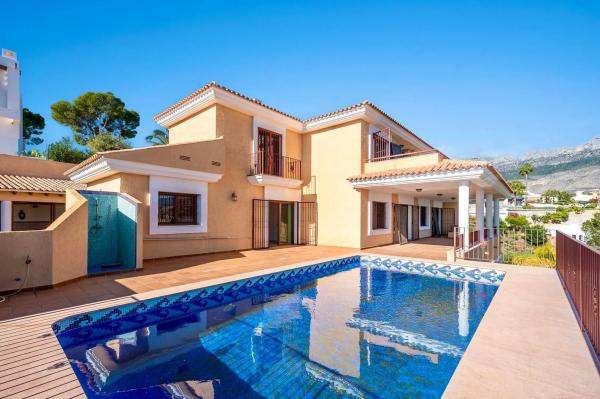 Chalet wolnostojący na sprzedaż w Calle Estació, Altea thumbnail 1