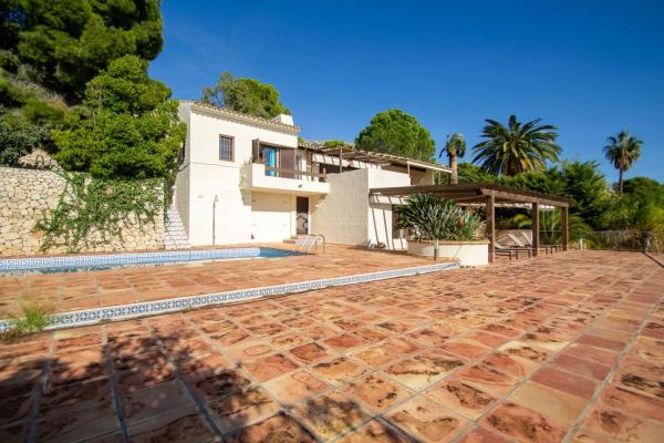 Частный шале на продаже в  Avenida Denia, Алтея photo 4