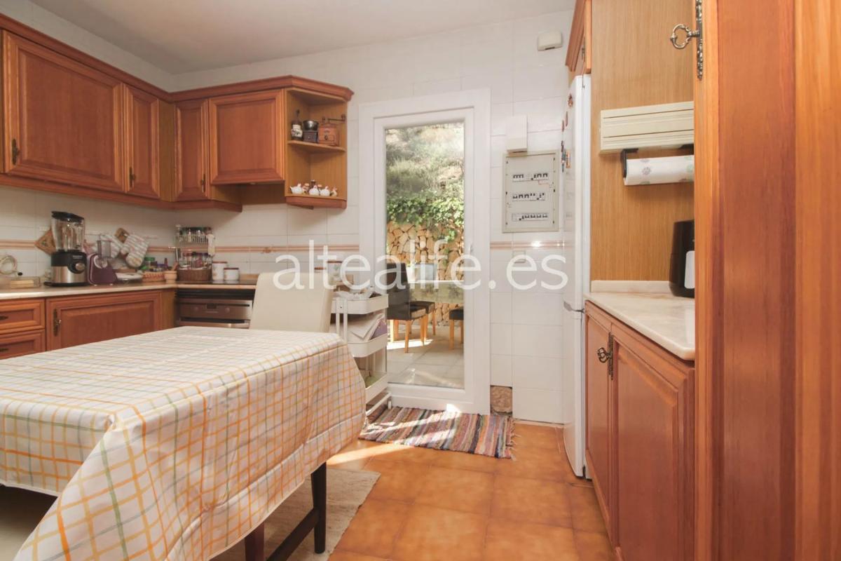 Продажа отдельного шале в Calle Figuera, Алтея photo 2
