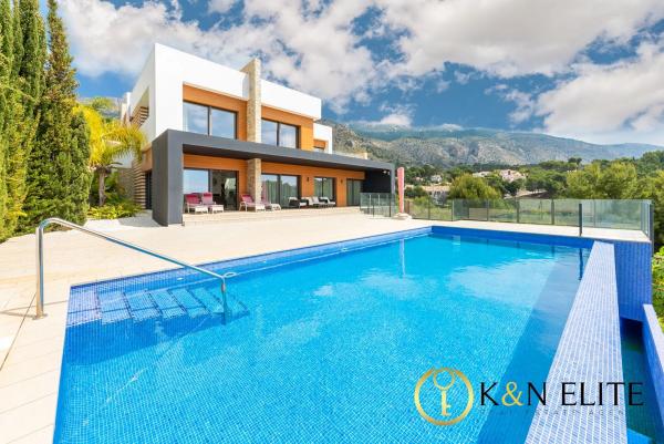 Independent chalet for sale in Calle de les Revoltes, Altea
 photo 1