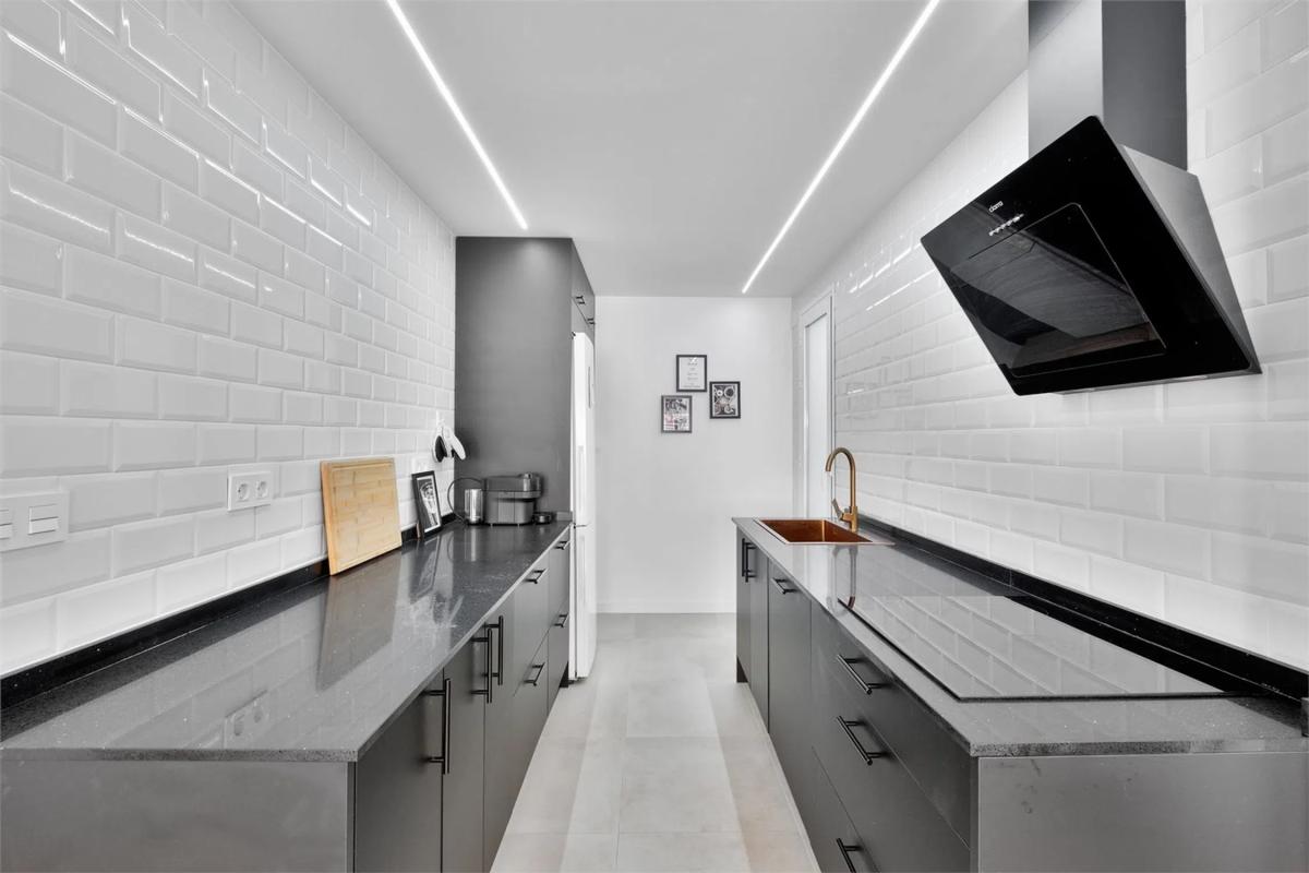 Sale of apartment in Calle Colón, La Villajoyosa / Vila Joiosa
 photo 2