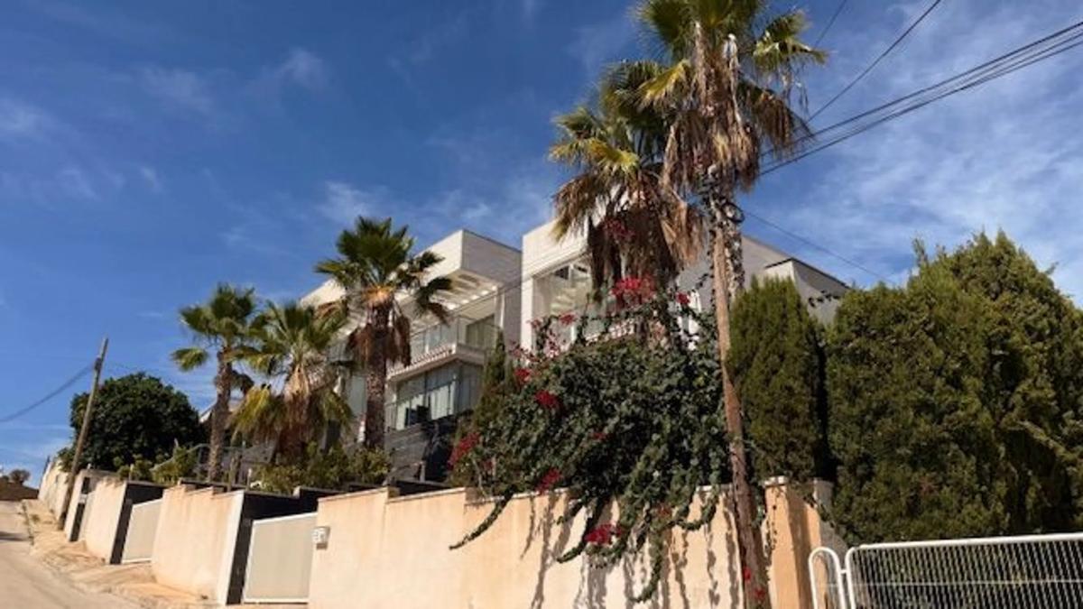 Venta de chalet adosado en  Calle Dinamarca, 171 , La Villajoyosa / Vila Joiosa photo 4