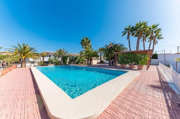 Chalet independiente en venta en Avenida la Almadrava, La Villajoyosa / Vila Joiosa
photo 1