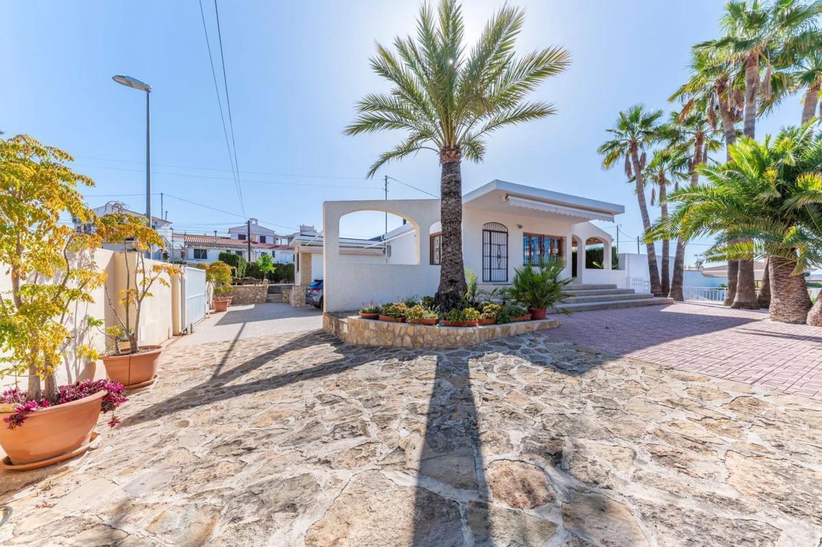 Venta de chalet independiente en Avenida la Almadrava, La Villajoyosa / Vila Joiosa
 photo 2