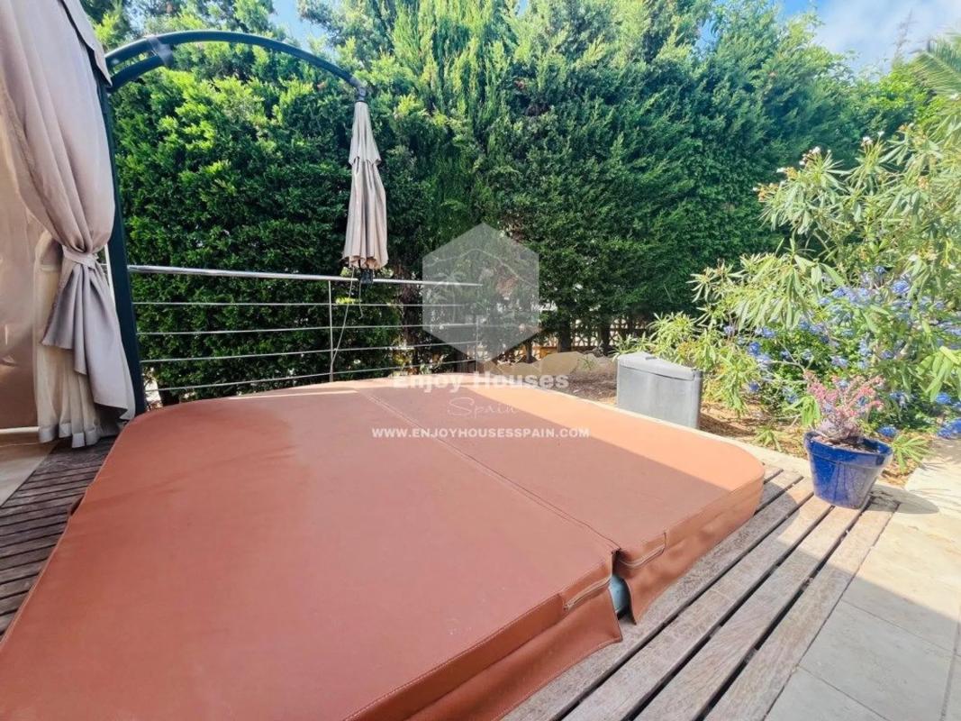 Sale of independent chalet in Benimeit-Tabaira, Moraira
photo 1