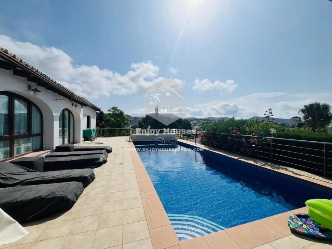 Sale of independent chalet in Benimeit-Tabaira, Moraira
photo 3