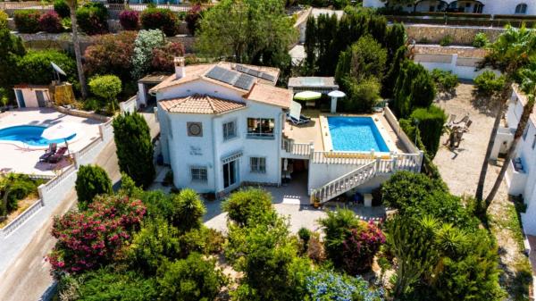 Independent chalet for sale in Urbanización Cometa III, Calpe
 photo 2