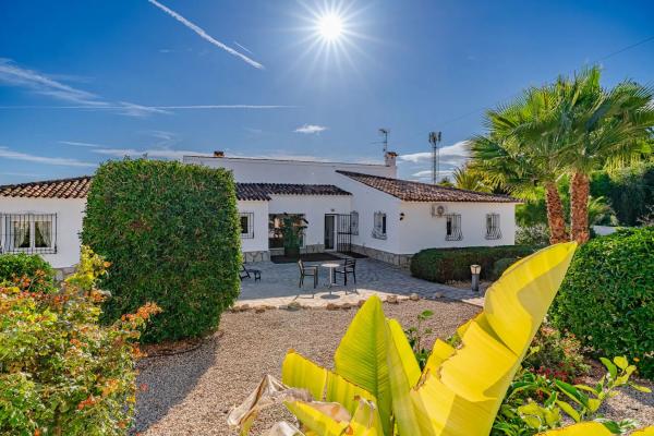 Independent chalet for sale in Urbanización Cometa III, 21, Calpe
thumbnail 1
