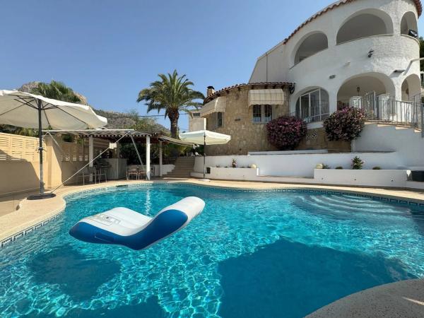 Independent chalet for sale in Urbanización Canuta de Ifach, Calpe
thumbnail 1