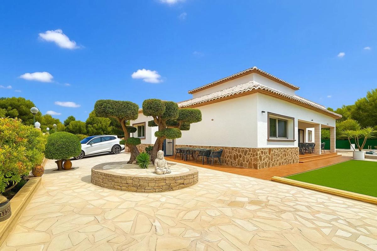 Sale of independent chalet in Canuta, Calpe
photo 4