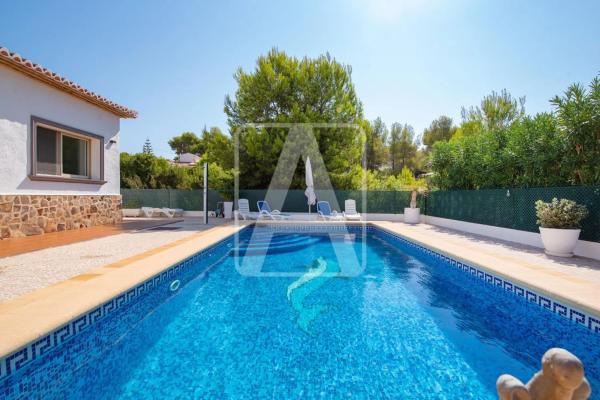 Independent chalet for sale in Cometa-Carrió, Calpe
thumbnail 1