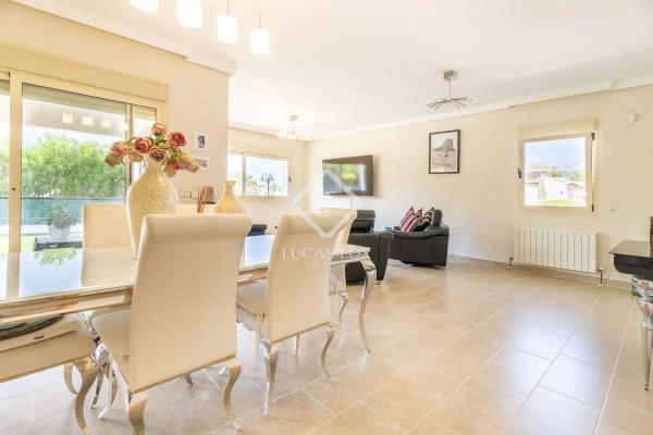Independent chalet for sale in Urbanización La Vallesa s/n, Calpe
thumbnail 2