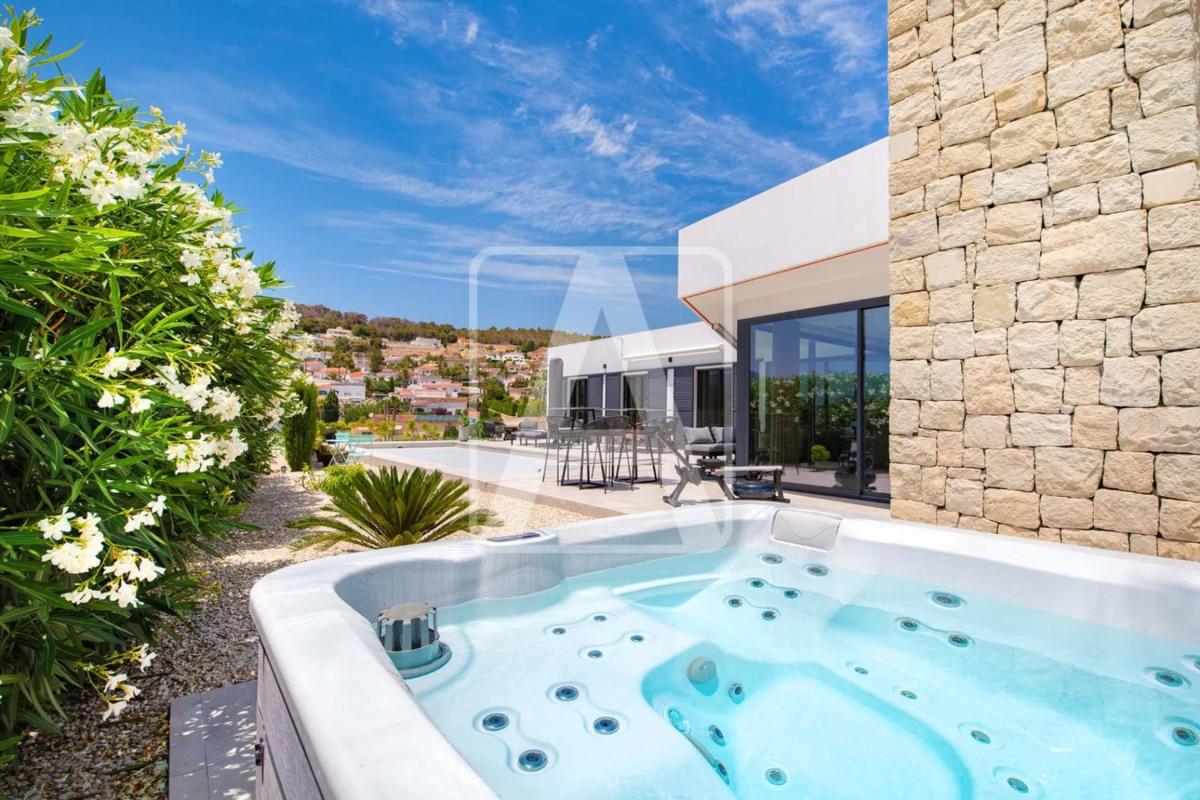 Sale of independent chalet in Cometa-Carrió, Calpe
 photo 3