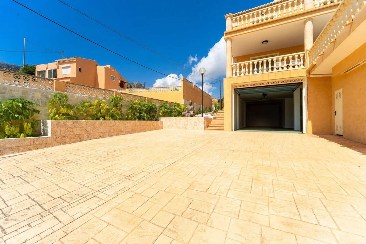 Sale of independent chalet in Canuta, Calpe
photo 4