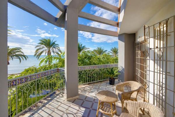 Chalet independiente en venta en Avenida Santiago Bernabéu, Santa Pola
thumbnail 1