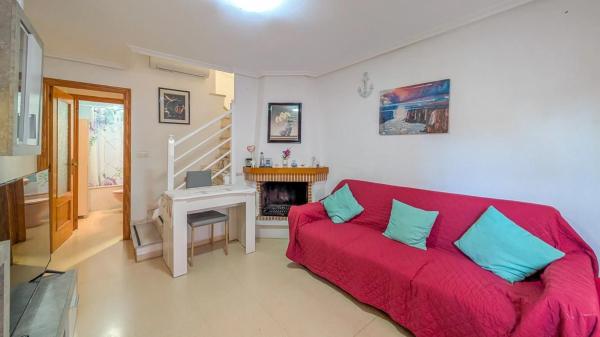 Independent chalet for sale in Calle Elda, Santa Pola
thumbnail 1
