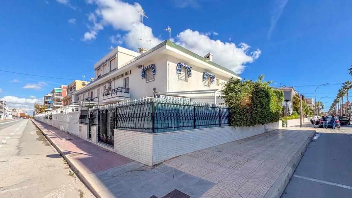 Продажа отдельного шале в Calle Toledo, Санта Пола photo 3
