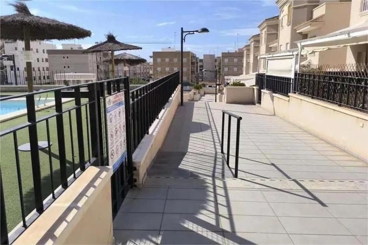 Venta de chalet adosado en  Calas de Santiago Bernabeu , Santa Pola photo 3