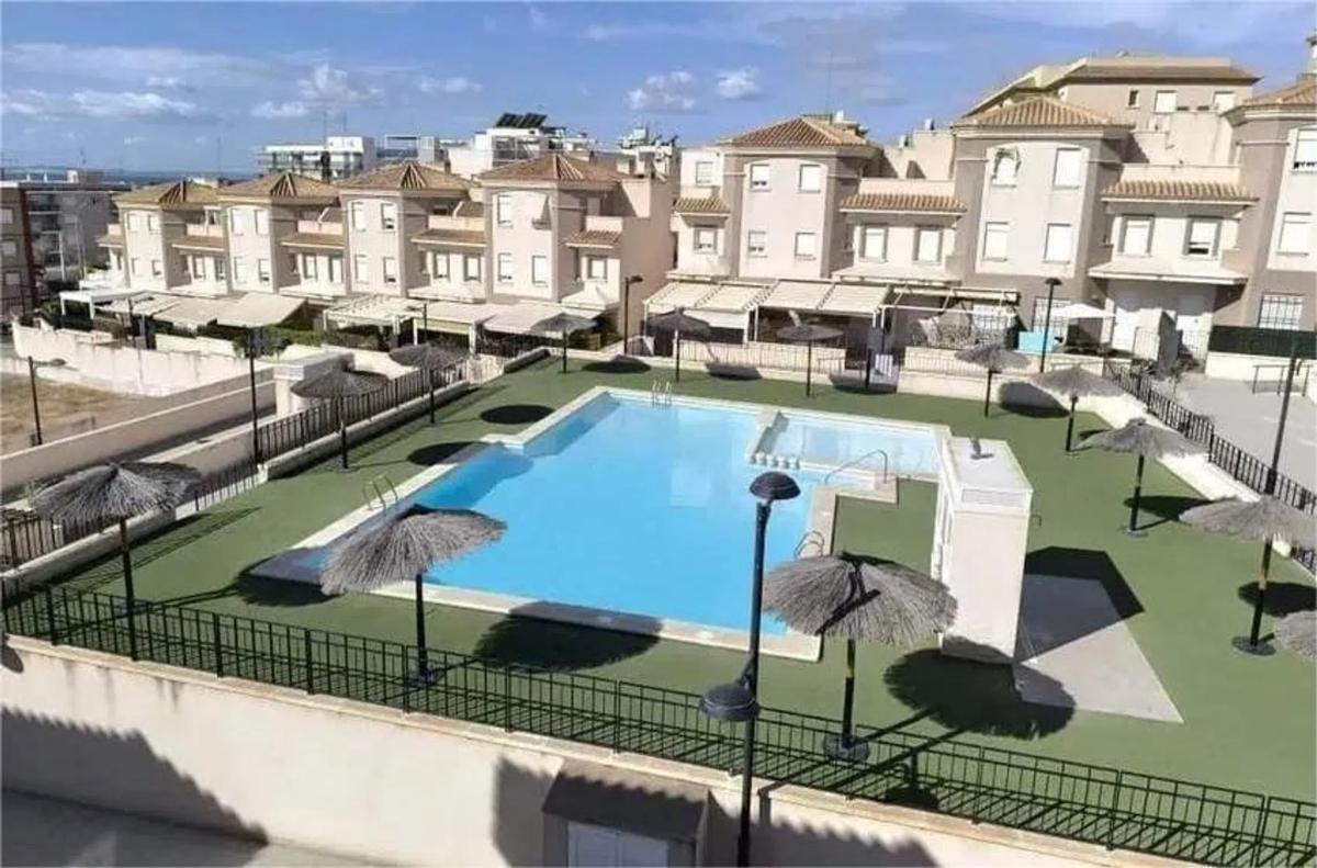 Venta de chalet adosado en  Calas de Santiago Bernabeu , Santa Pola photo 4