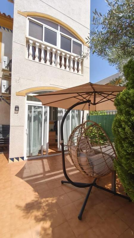Venta de chalet adosado en  Urbanizaciones , Guardamar del Segura photo 2
