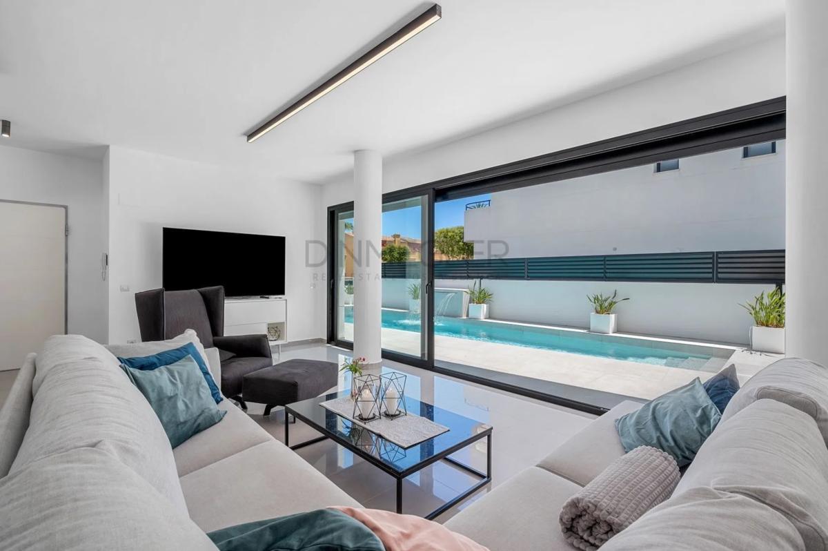Sale of independent chalet in Urbanizaciones, Guardamar del Segura
photo 5