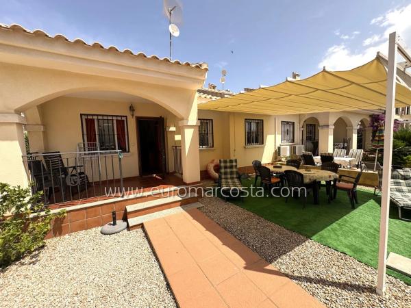 Chalet adosado en venta en  Calle el Moll , Guardamar del Segura photo 1