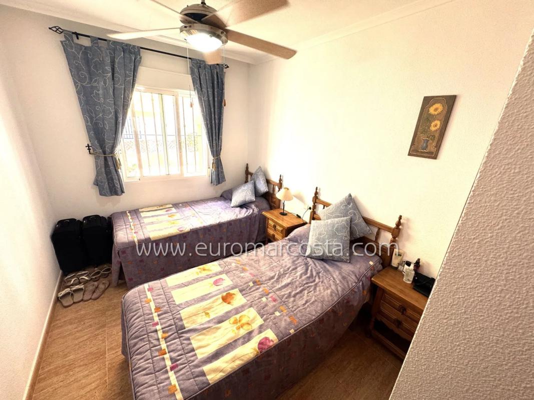 Venta de chalet adosado en  Calle el Moll , Guardamar del Segura photo 3
