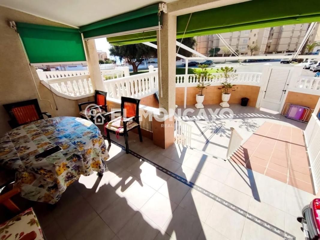 Sale of townhouse in Calle les Vinyes , Guardamar del Segura photo 1