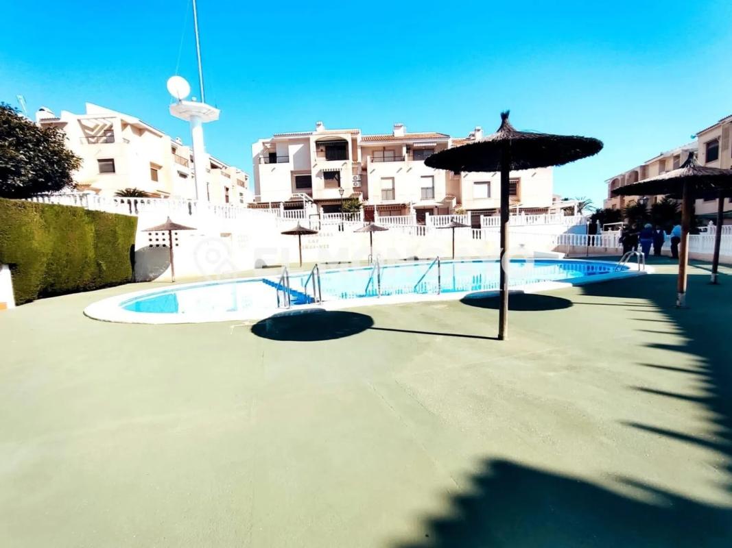 Sale of townhouse in Calle les Vinyes , Guardamar del Segura photo 2