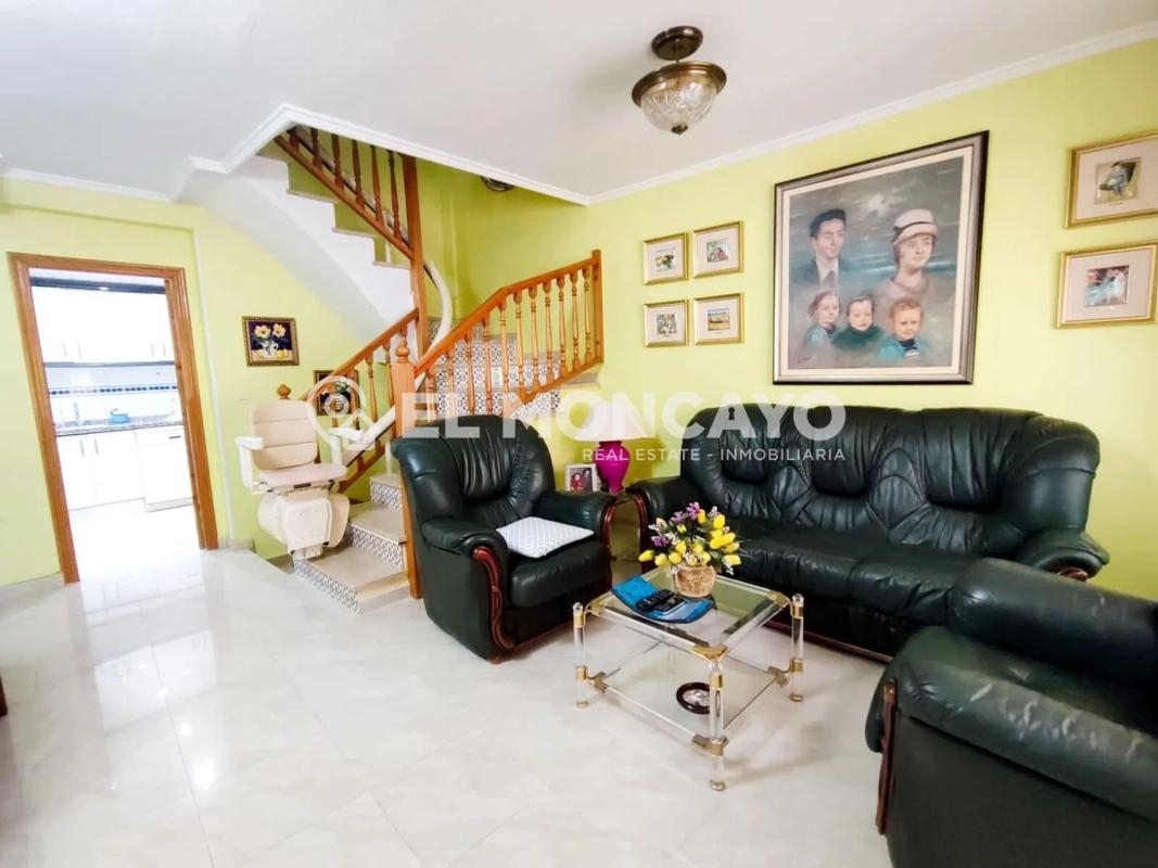 Sale of townhouse in Calle les Vinyes , Guardamar del Segura photo 4