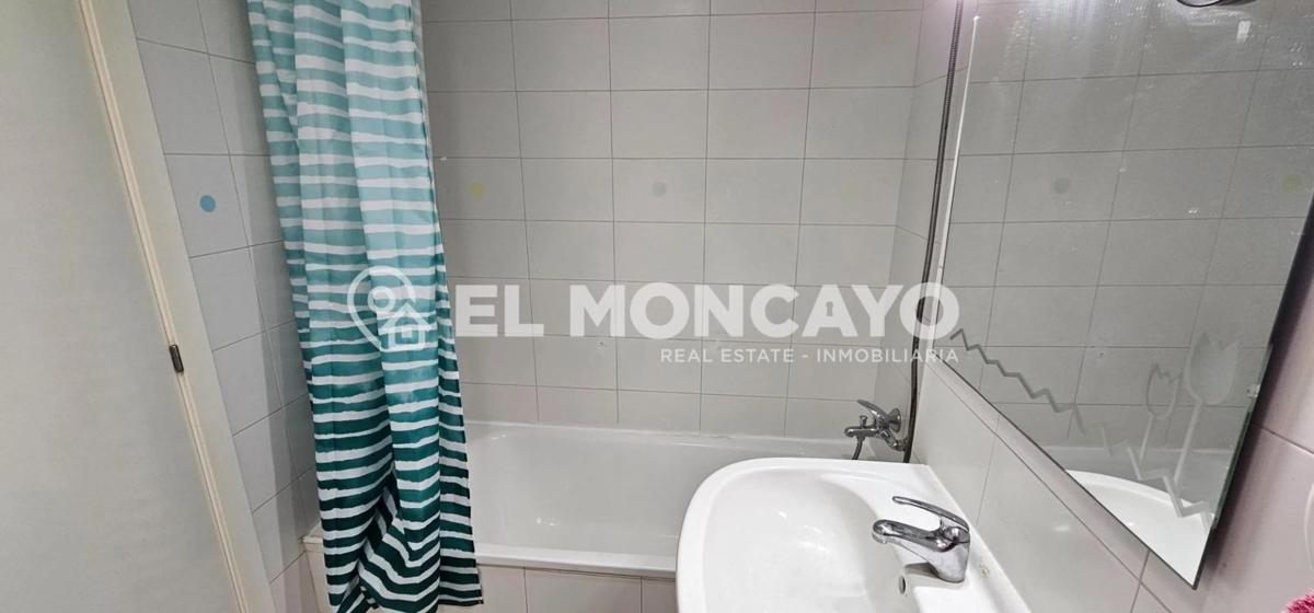 Duplex sale in Calle Basilio Paredes, Guardamar del Segura photo 3