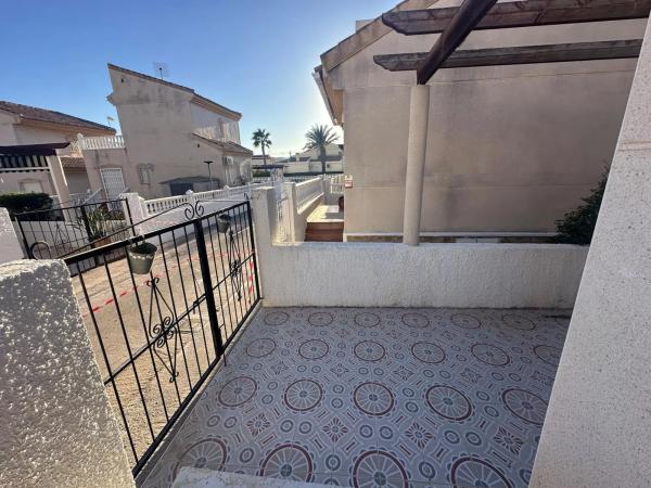 Duplex for sale on Avenida Garcia Rubira, Rojales thumbnail 1